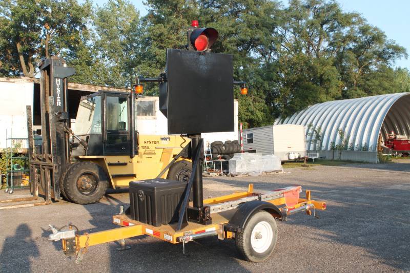 lot 11 image: Auto Flagger Solar Powered Flagging Trailer With remote Control