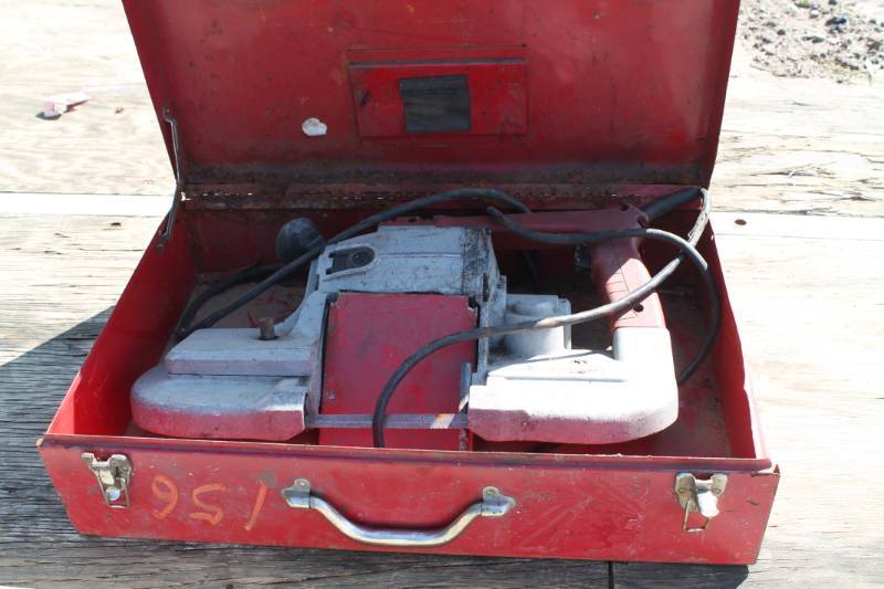 lot 39 image: Milwaukee Heavy Duty Bandsaw
