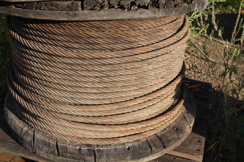 lot 53 image: 916 Steel Cable Spool