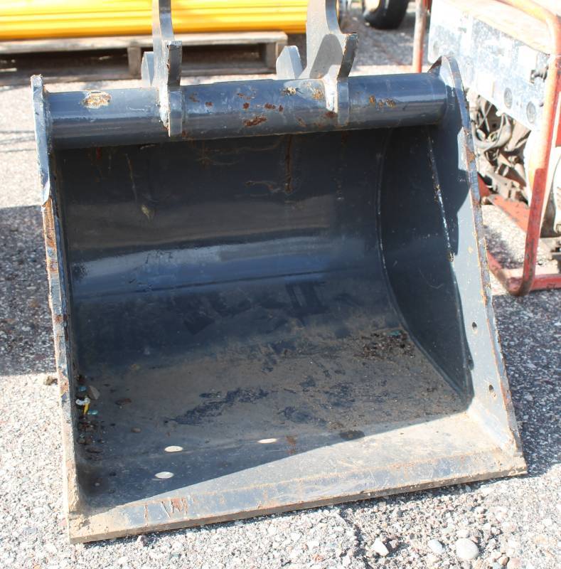 lot 12 image: Paladin Powerful Attachment John Deer 35 ZTS