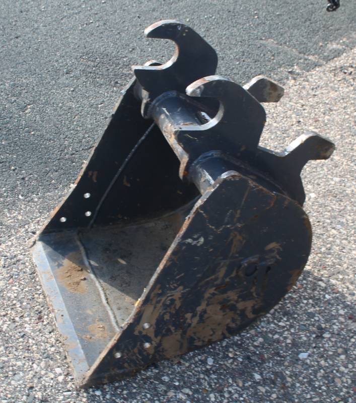lot 15 image: Heavy Duty Paladin Powerful Attachment Model # John Deere 35 ZTS