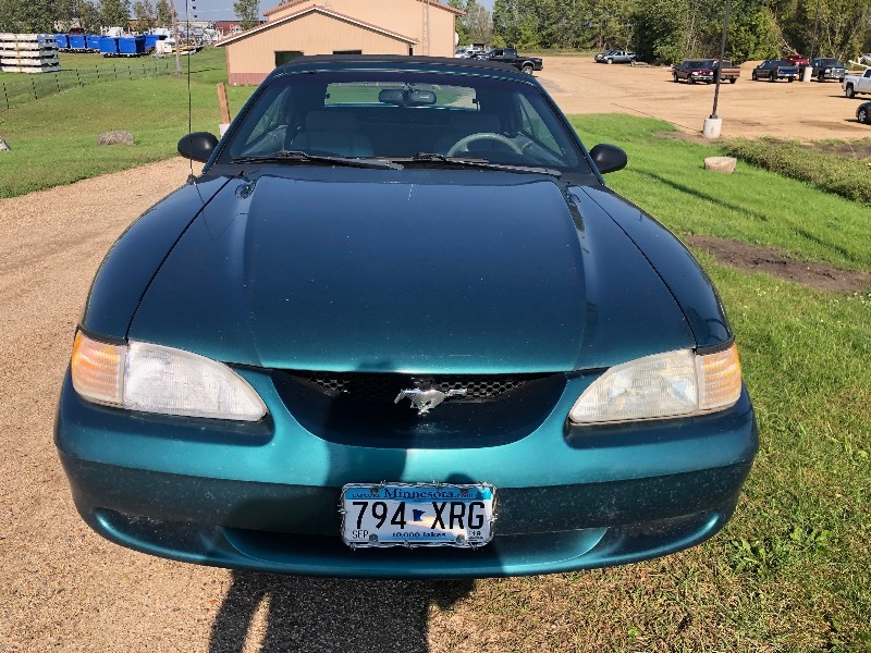 lot 1 image: 1998 Ford Mustang Convertible  No Reserve