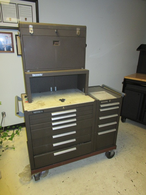 lot 302 image: KENNEDY MOBILE TOOL CHEST