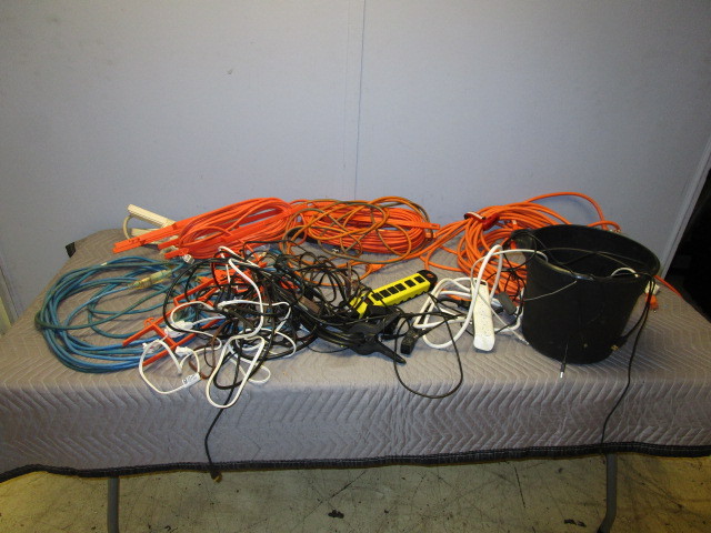lot 309 image: EXTENSION CORDS, SURGE PROTECTORS AND POWER STRIPS