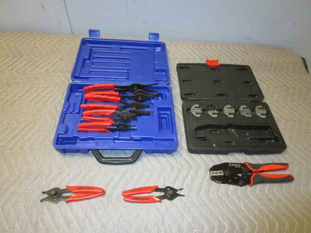 lot 312 image: ASTRO CRIMPING TOOL AND SNAP RING PLIERS SET