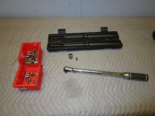 lot 320 image: HUSKY TORQUE WRENCH WITH SOCKETS