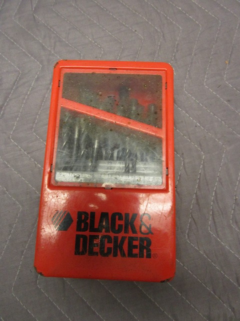 lot 328 image: BLACK & DECKER DRILL BITS