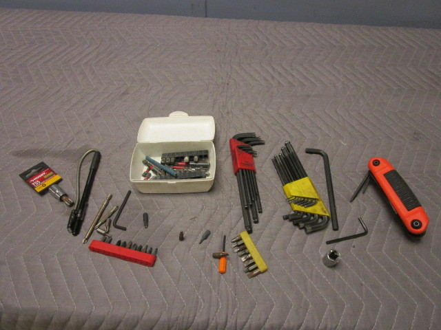 lot 358 image: ALLEN WRENCHES AND DRIVER BITS
