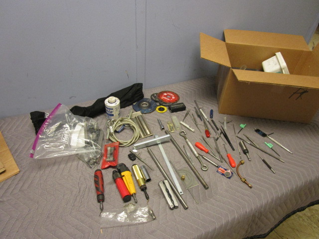 lot 371 image: ASSORTED HAND TOOLS, AND GARAGESHOP ACCESSORIES