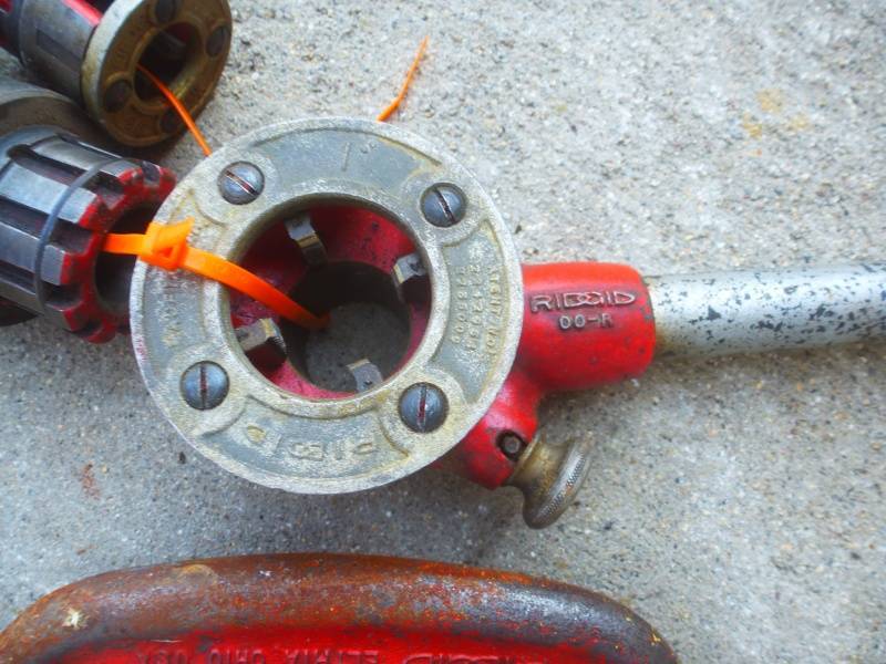 lot 10 image: Ridgid Tread Cutting Set