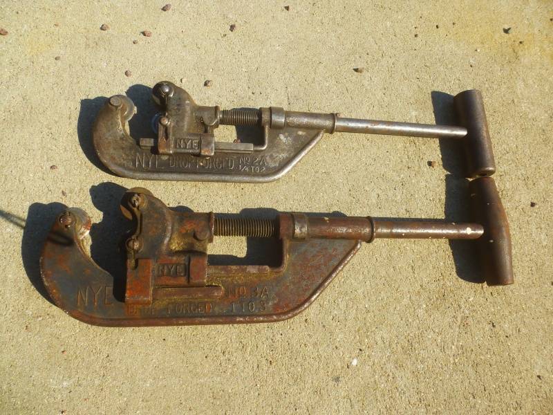 lot 14 image: Antique Pipe Cutters