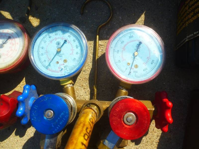 lot 16 image: Freon Gage Sets & Leak Detectors