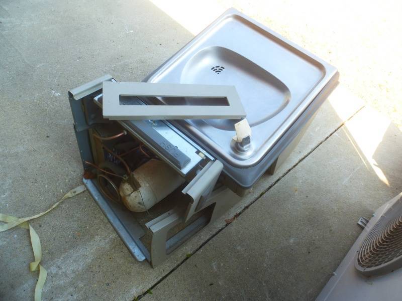 lot 22 image: Refrigerated Water Fountains