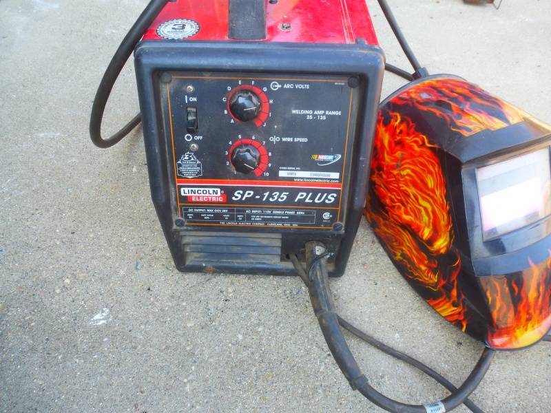 lot 29 image: Lincoln Welder