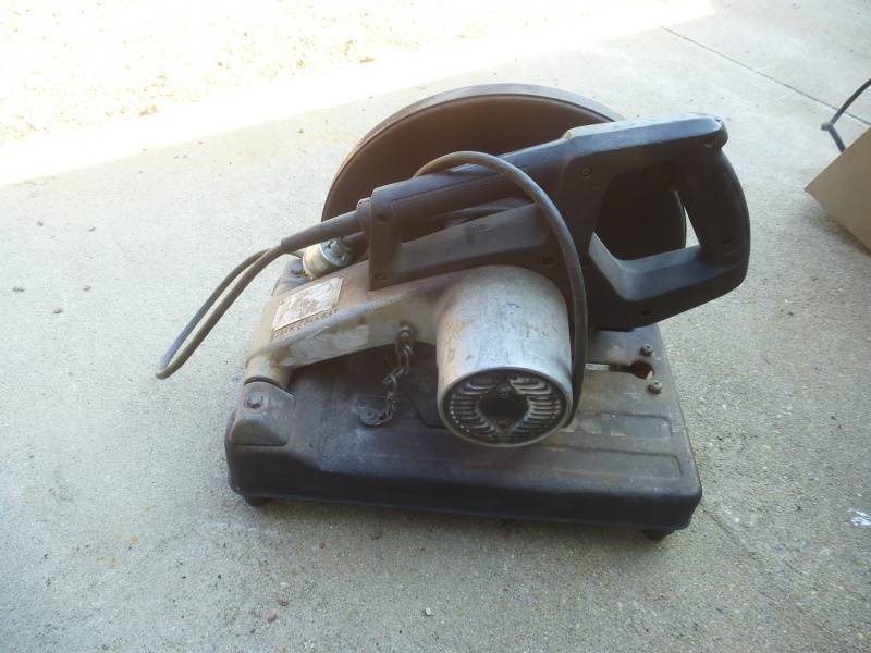 lot 30 image: Black & Decker Cut Off Saw