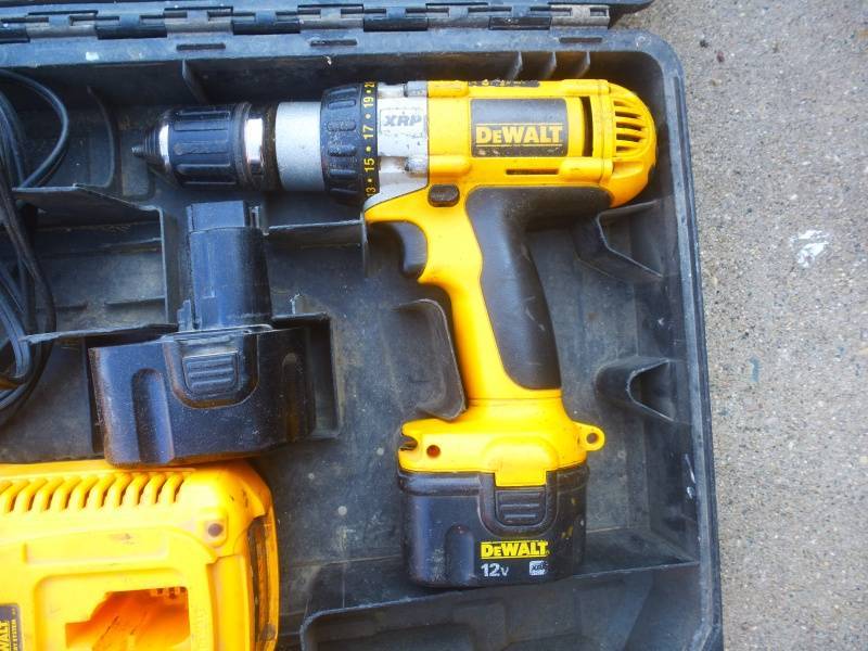 lot 41 image: Dewalt Drill DW 980