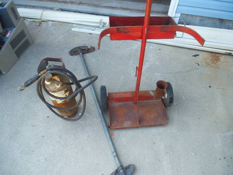 lot 48 image: Acetylene Tank Cart & Conduit Bender