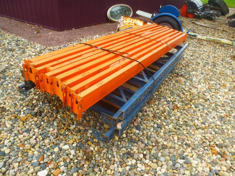 lot 3 image: Pallet Racking