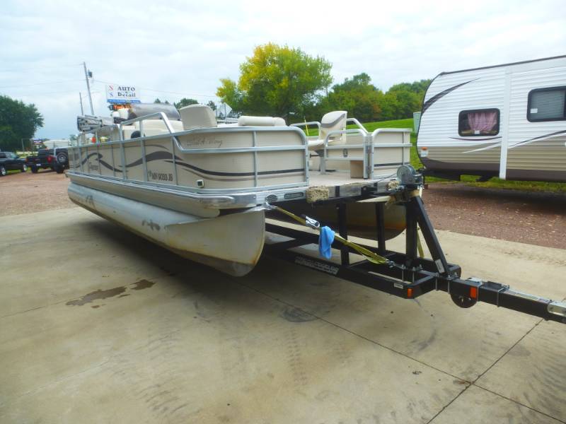 lot 1 image: 2003 Premier Pontoon