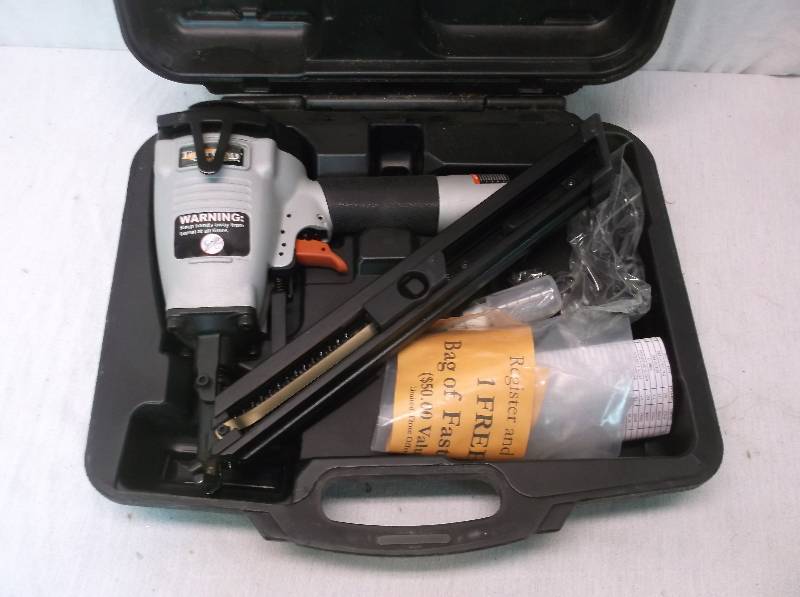 lot 7 image: Air Nailer