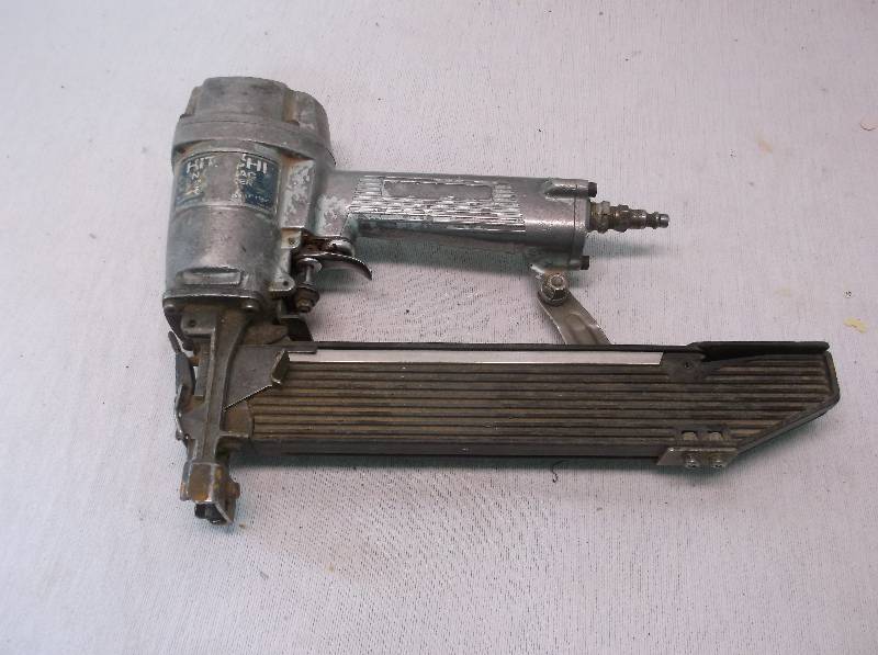 lot 8 image: Air Nail Gun