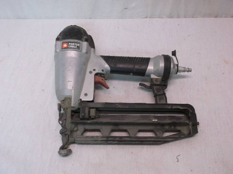 lot 13 image: Air Nail Gun