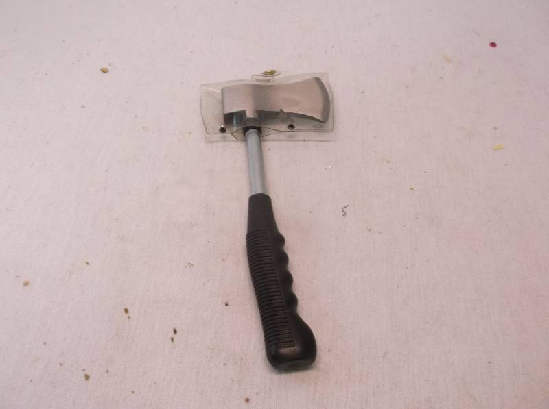 lot 16 image: Hatchet