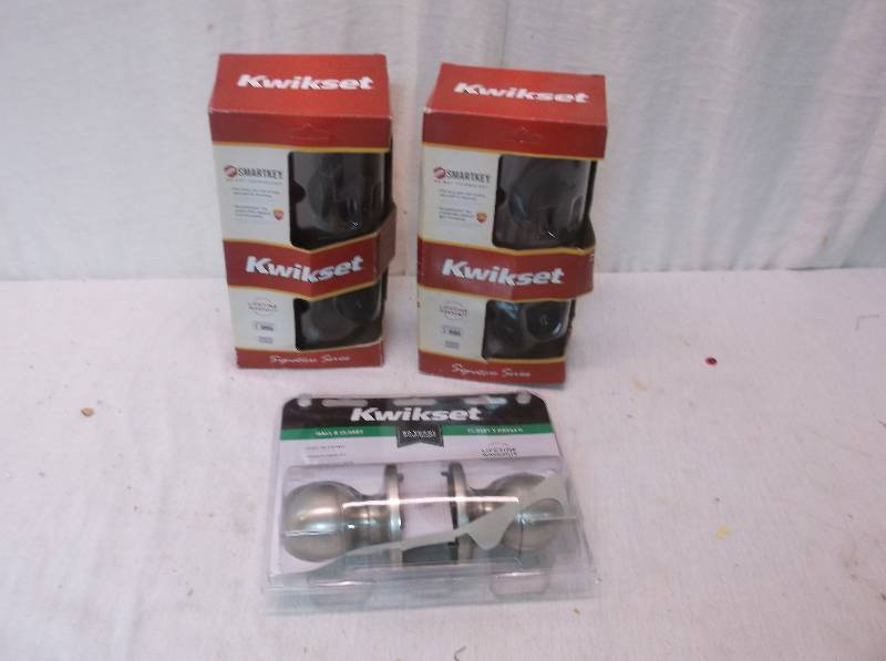 lot 19 image: Door Handles