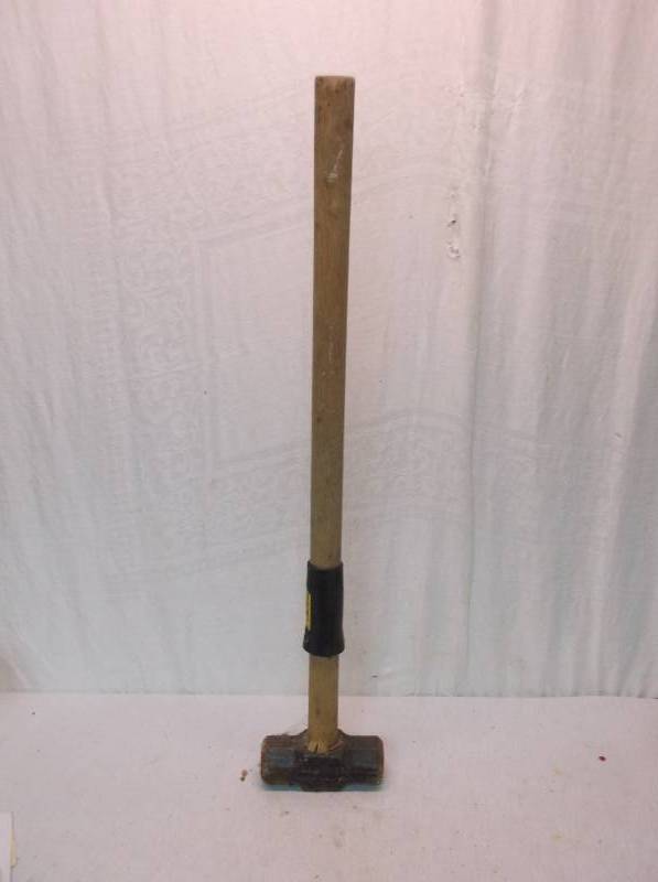 lot 26 image: Sledge Hammer