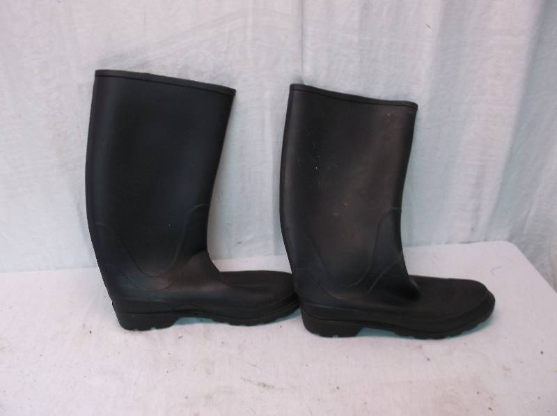 lot 63 image: Boots