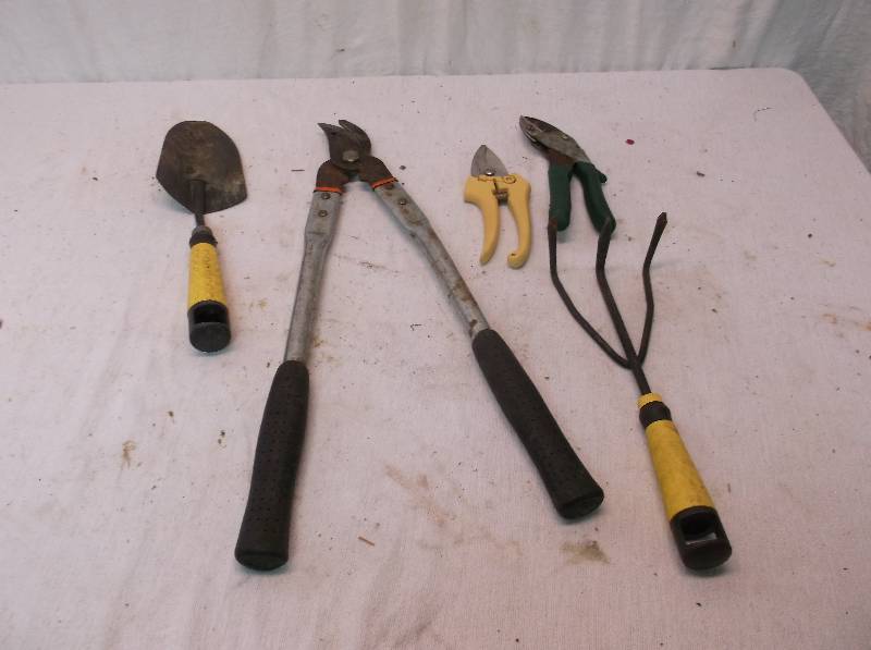lot 64 image: Tools
