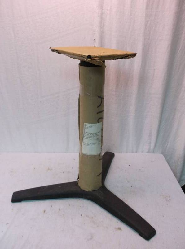 lot 86 image: Table Base