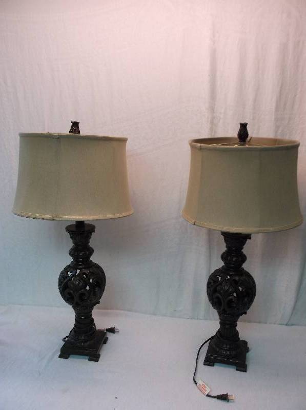 lot 93 image: Lamps
