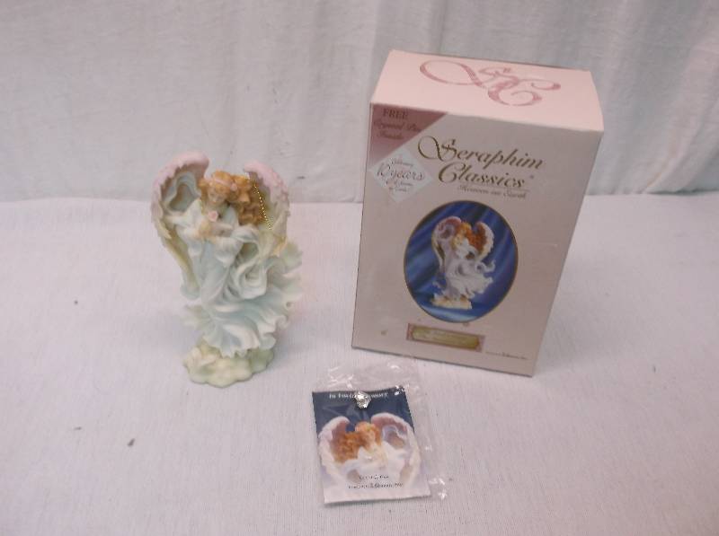 lot 103 image: Collectible