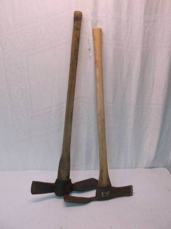 lot 112 image: Tools