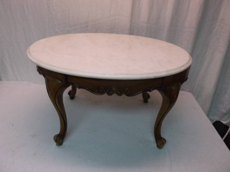 lot 113 image: End Table