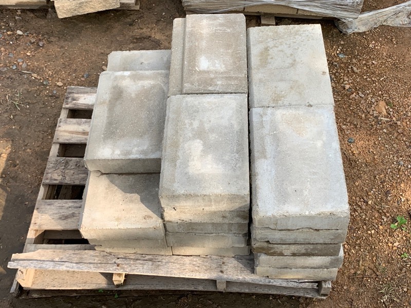 2-Pallet Lot Of Landscape Wall Block
