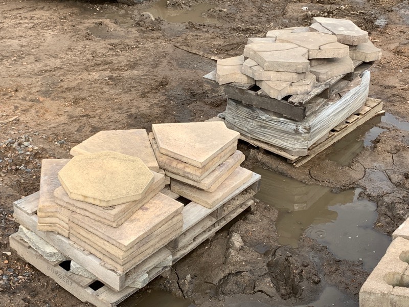2-Pallet Lot Of Landscape  Patio Stone