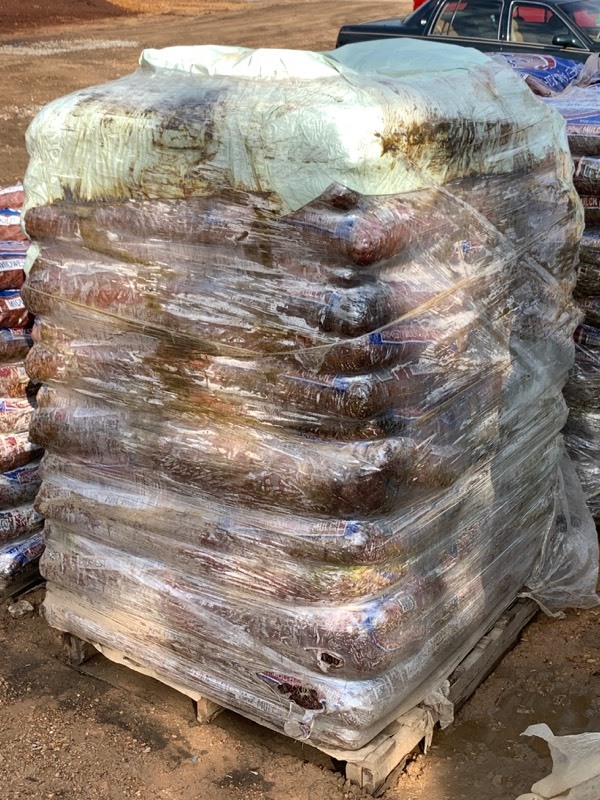 (1) Full Pallet Of Bagged Red Mulch