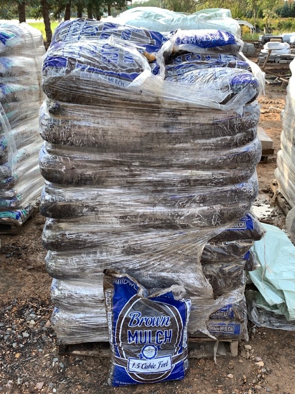 (1) Full Pallet Of Bagged Brown Mulch