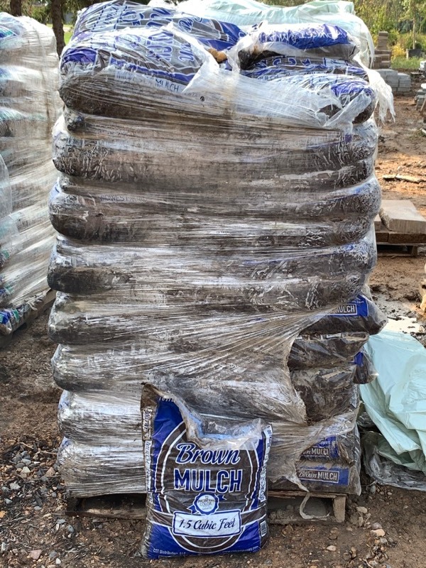 (1) Full Pallet Of Bagged Brown Mulch
