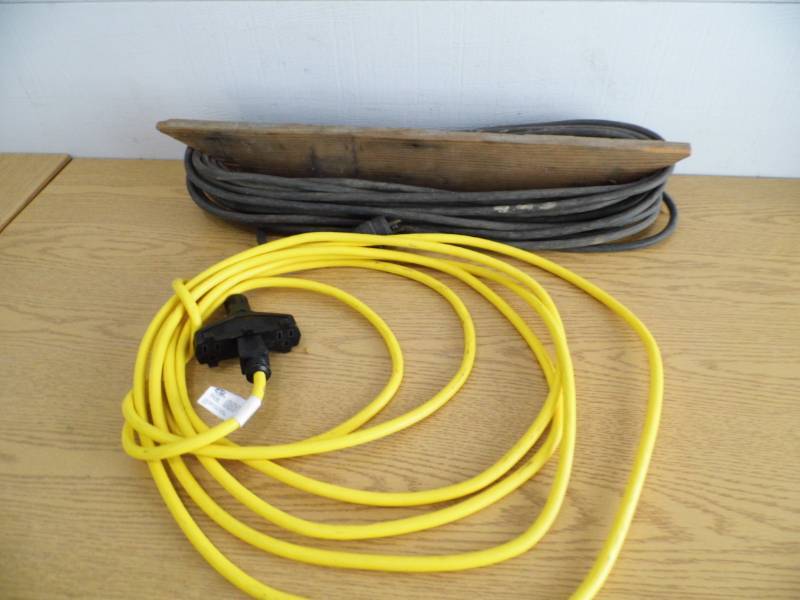 Lot of 2 Extension Cords