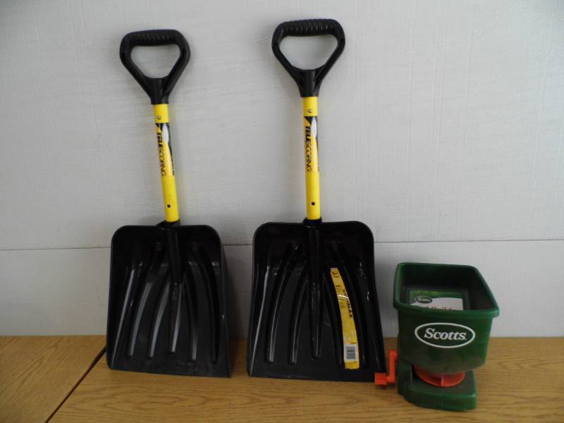 2 Portable Shovels - Spreader