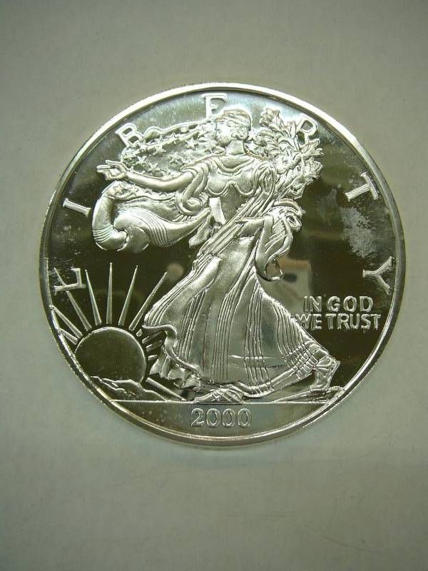 lot 9 image: 2000 Liberty Coin