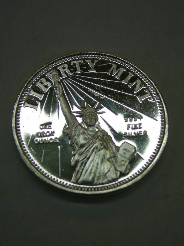 lot 51 image: American Eagle One Troy Ounce .999 Fine Silver