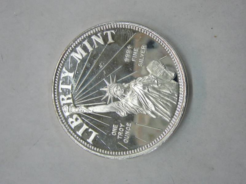 lot 52 image: American Eagle One Troy Ounce .999 Fine Silver