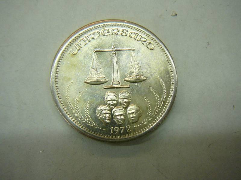 lot 61 image: 1972 Universal One Troy Silver 31.1 Grams .999 Fine Silver