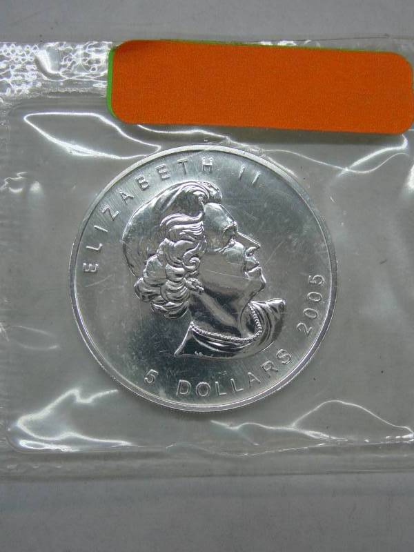 lot 99 image: 2005 1oz 999 Fine Silver Canada Elizabeth $5