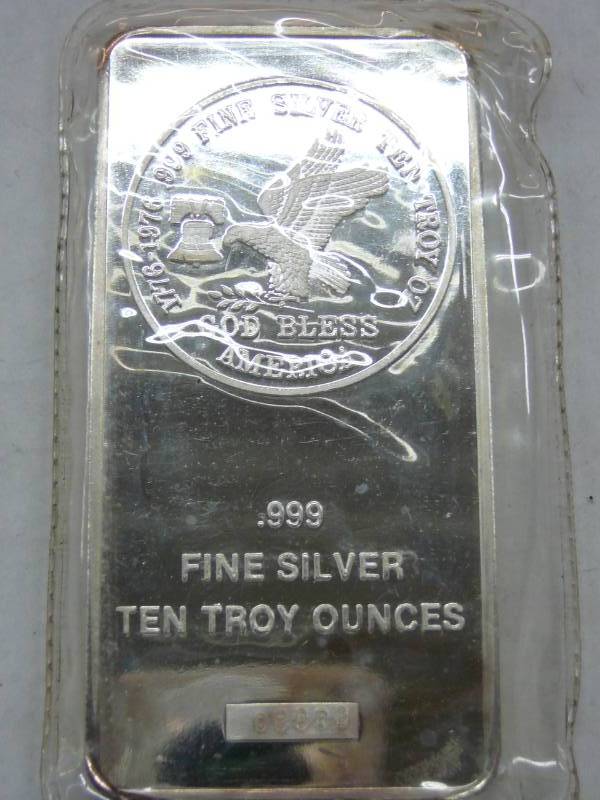lot 115 image: 10 Troy Ounces .999 Fine Silver 1776-1976