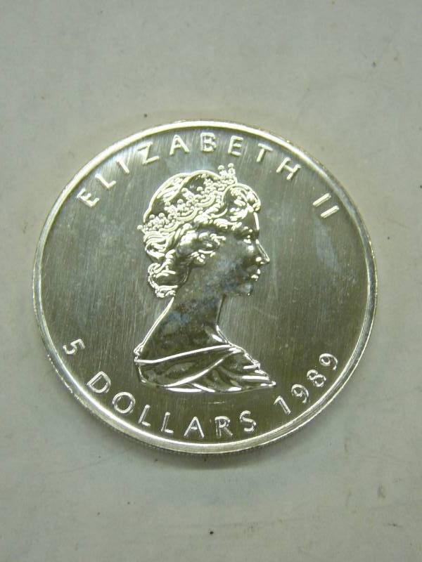 lot 152 image: 1989 Elizabeth ll 5 Dollar .999-1oz Fine Silver